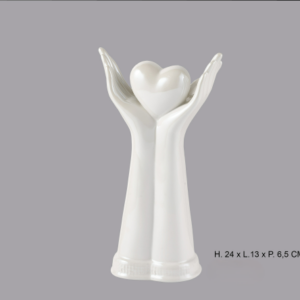Statua "reggi il mio cuore"